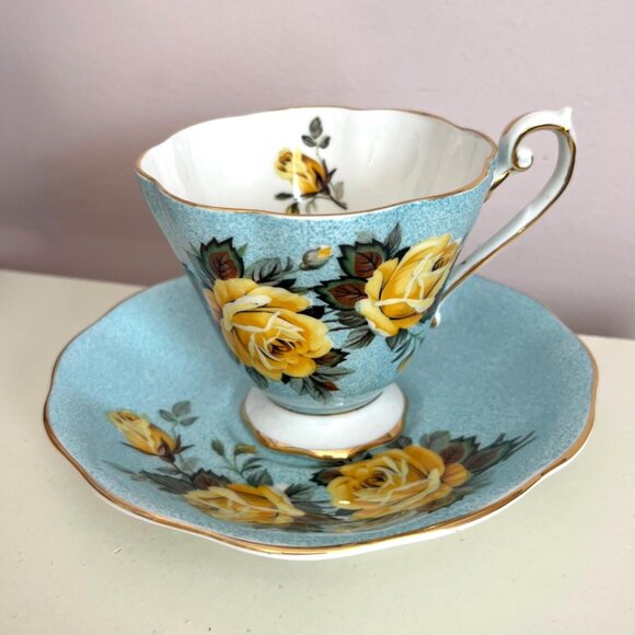 Vintage Royal Standard Bone China Teacup and Saucer Made in England - Picture 1 of 4